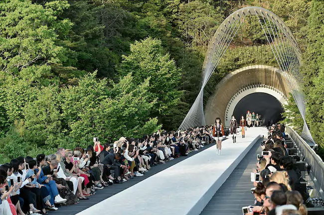 LOUIS VUITTON CATWALK