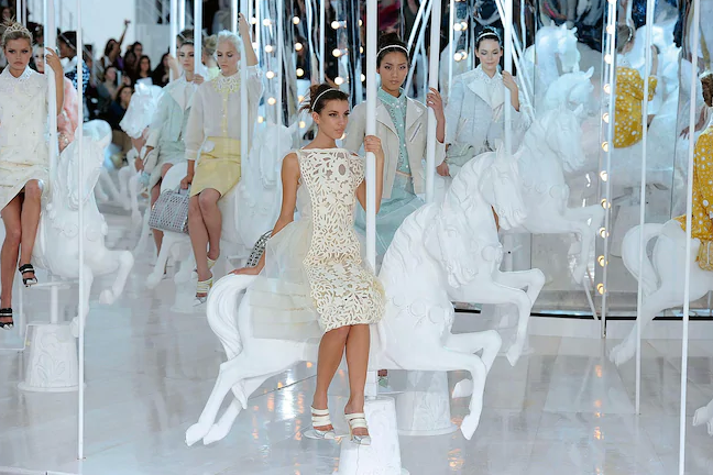 LOUIS VUITTON CATWALK